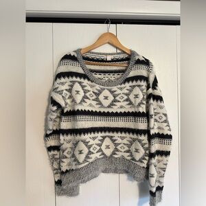 Cozy Black/White/Grey Patterned Sweater
